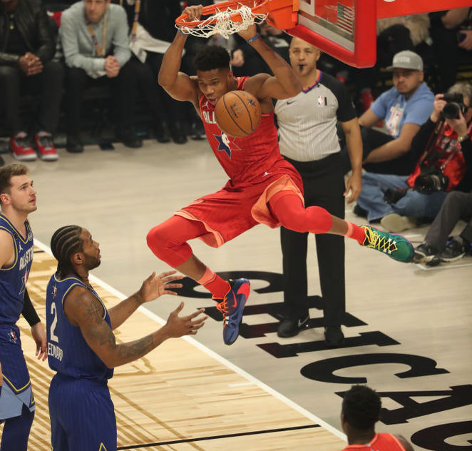 广州队训练开放日；关键时刻临场应变引欢呼；全明星赛在即；赛程密集仍需轮换的简单介绍-爱游戏体育下载